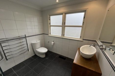 Photo of property in 18 Great North Road, Saint Johns Hill, Whanganui, 4500