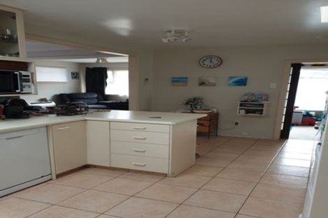 Photo of property in 338 Marine Parade, New Brighton, Christchurch, 8061