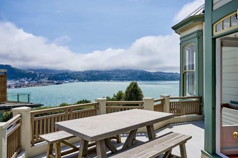 Photo of property in 19 The Crescent, Roseneath, Wellington, 6011