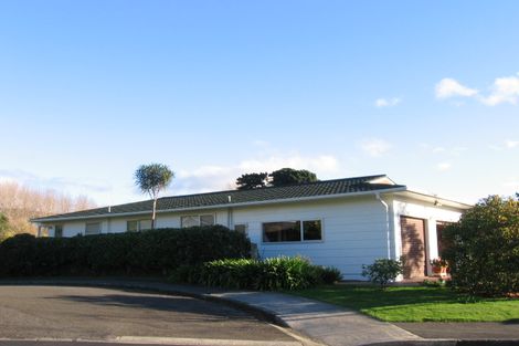 Photo of property in 22 Fleetwood Grove, Waikanae, 5036