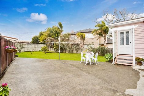 Photo of property in 18 Latham Avenue, Pakuranga, Auckland, 2010