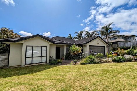 Photo of property in 180 Kittiwake Drive, Schnapper Rock, Auckland, 0632