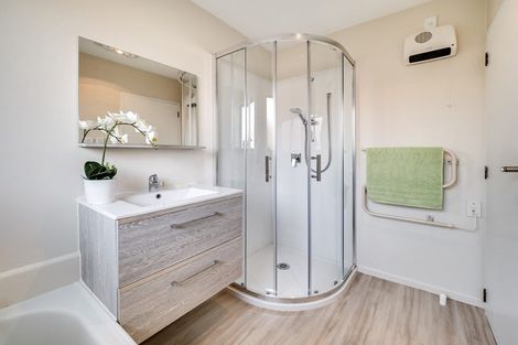 Photo of property in 1/125 Prestons Road, Redwood, Christchurch, 8051