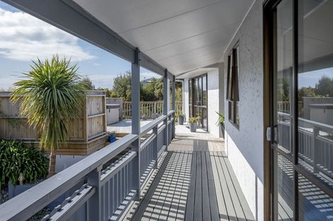 Photo of property in 4 Frimley Terrace, Waikanae Beach, Waikanae, 5036