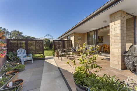 Photo of property in 53 Alberta Road, Glen Avon, New Plymouth, 4312