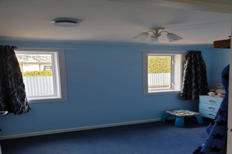 Photo of property in 30 Kilmarnock Street, Wallacetown, 9816