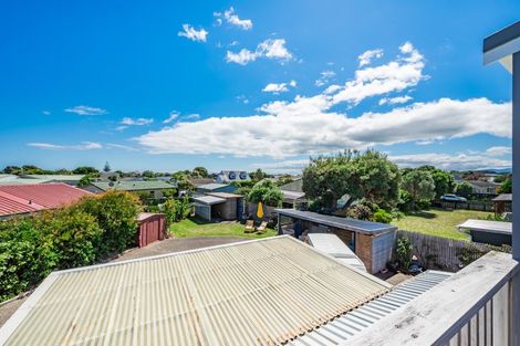 Photo of property in 14 Goldie Place, Waikanae Beach, Waikanae, 5036