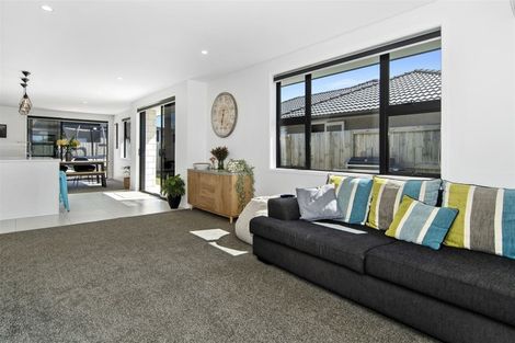 Photo of property in 28 Te Kio Crescent, Papamoa Beach, Papamoa, 3118