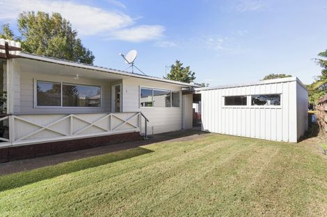 Photo of property in 3/11a Bayside Avenue, Te Atatu Peninsula, Auckland, 0610