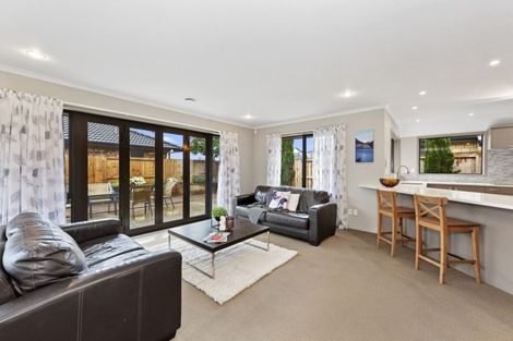 Photo of property in 6 Whitford Place, Rototuna North, Hamilton, 3210