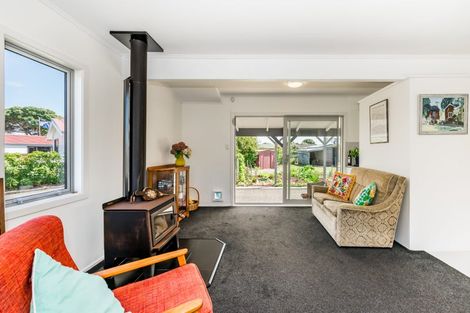 Photo of property in 14 Goldie Place, Waikanae Beach, Waikanae, 5036