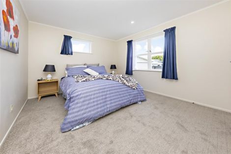 Photo of property in 21 Barrys Road, Glendene, Auckland, 0602