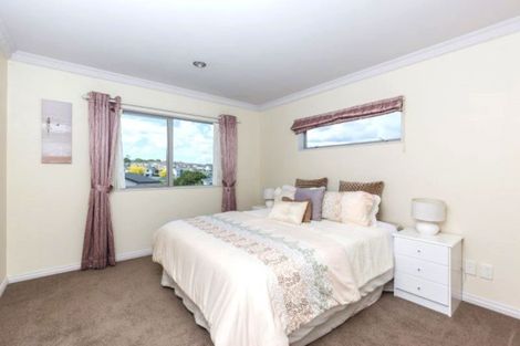 Photo of property in 12 Catlins Place, Fairview Heights, Auckland, 0632