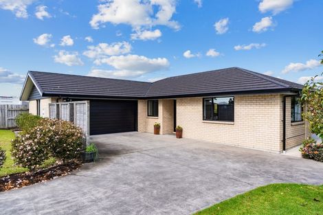 Photo of property in 4 Kowi Lakes Drive, One Tree Point, 0118