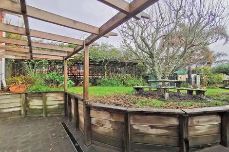 Photo of property in 1 Lewis Road, Pakuranga, Auckland, 2010