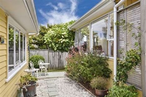 Photo of property in 156 East Coast Road, Forrest Hill, Auckland, 0620