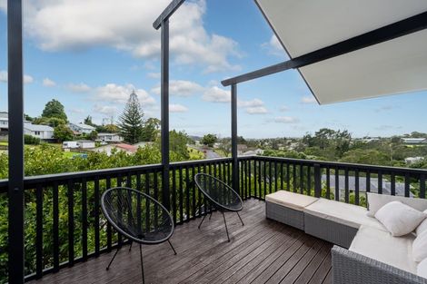 Photo of property in 14 Lysander Crescent, Beach Haven, Auckland, 0626