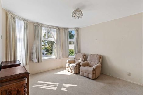 Photo of property in 19 William Bond Street, Stanley Point, Auckland, 0624