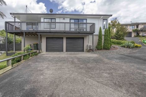 Photo of property in 16 Amery Place, West Harbour, Auckland, 0618