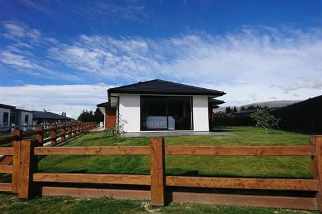 Photo of property in 40 Marbleleaf Lane, Albert Town, Wanaka, 9305