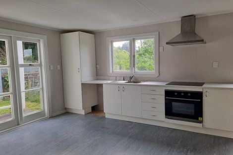 Photo of property in 15 Atkinson Street, Woodville, 4920