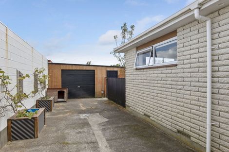 Photo of property in 6 Kahikatea Street, Inglewood, 4330