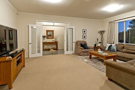 Photo of property in 8 Malin Place, Pinehill, Auckland, 0632