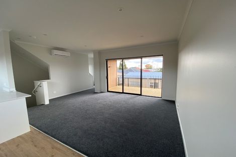 Photo of property in 5/5 Peachgrove Road, Te Atatu Peninsula, Auckland, 0610