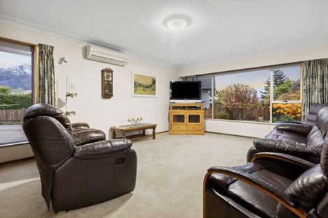 Photo of property in 27 Hunter Crescent, Wanaka, 9305