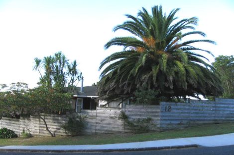 Photo of property in 12 Weatherly Road, Torbay, Auckland, 0630