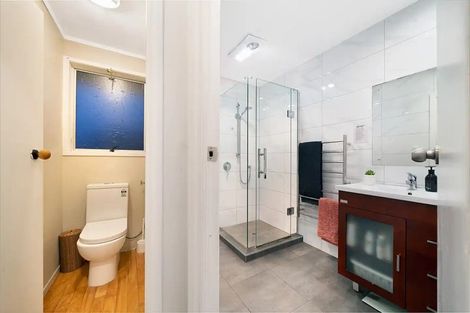 Photo of property in 86 Rosewarne Crescent, Glendene, Auckland, 0602