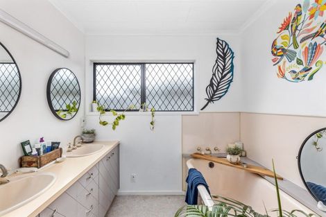 Photo of property in 68 Brois Street, Frankleigh Park, New Plymouth, 4310