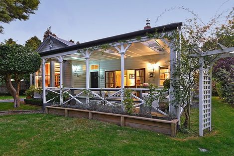 Photo of property in 2 Barton Road, Heretaunga, Upper Hutt, 5018