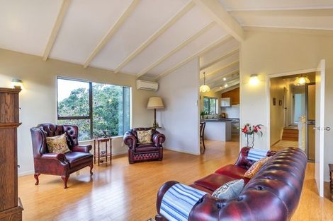 Photo of property in 39 Trias Road, Totara Vale, Auckland, 0629