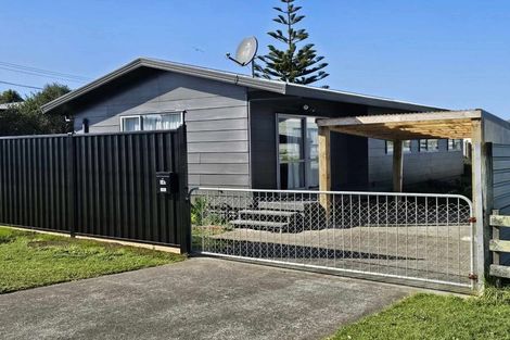 Photo of property in 14a Carson Street, Castlecliff, Whanganui, 4501