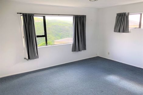 Photo of property in 33b Sunhaven Drive, Newlands, Wellington, 6037