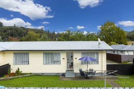 Photo of property in 11b Gemstone Drive, Birchville, Upper Hutt, 5018