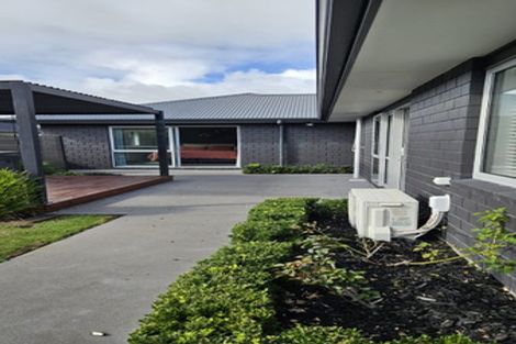 Photo of property in 13 Birdie Lane, Waiwhakaiho, New Plymouth, 4312