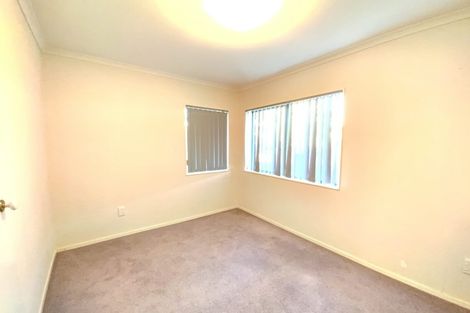 Photo of property in 11 Newbegin Place, Weymouth, Auckland, 2103