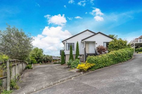 Photo of property in 16 Amery Place, West Harbour, Auckland, 0618