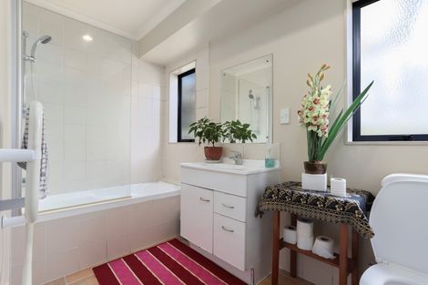 Photo of property in 18 Peninsula Road, Mangere, Auckland, 2022