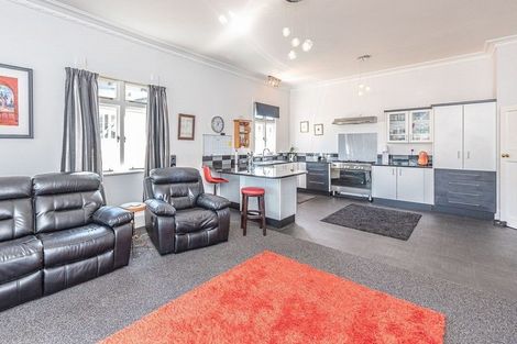 Photo of property in 9 Great North Road, Saint Johns Hill, Whanganui, 4501