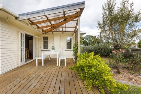 Photo of property in 2 Norwich Place, Awapuni, Palmerston North, 4412