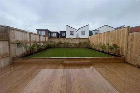 Photo of property in 33 Coast Garden Drive, Hobsonville, Auckland, 0616