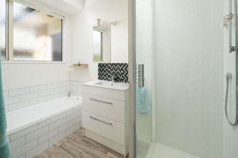 Photo of property in 2 Whitby Close, Waikawa, Picton, 7220