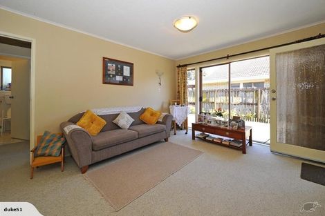 Photo of property in 2/12 Waimai Avenue, Weymouth, Auckland, 2103