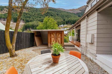 Photo of property in 15a Williams Street, Sunshine Bay, Queenstown, 9300