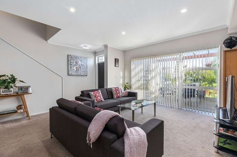 Photo of property in 33 Popokatea Drive, Takanini, 2112