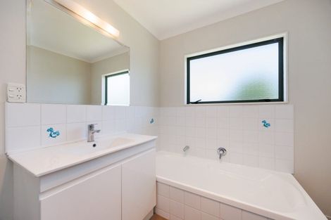 Photo of property in 24 Lydia Place, Kelvin Grove, Palmerston North, 4414