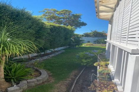 Photo of property in 27 Clinton Avenue, Te Atatu Peninsula, Auckland, 0610